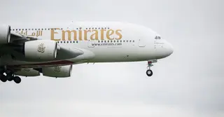 দুবাইয়ে সব ফ্লাইট স্থগিত এমিরেটসের